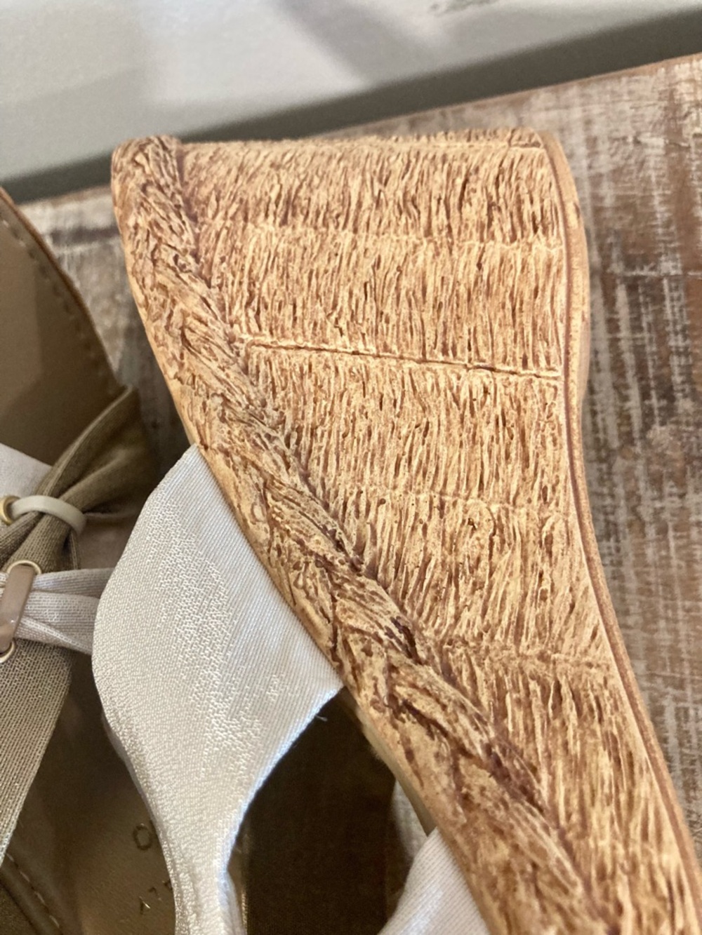 Sz 10 Wedge Sandals Italian  Shimmery Beige And Gold - Picture 11 of 13